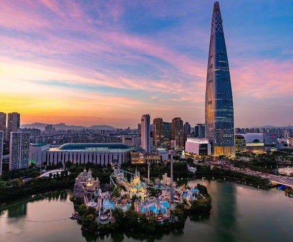 Seoul skyline with Lotte World Tower at sunset
