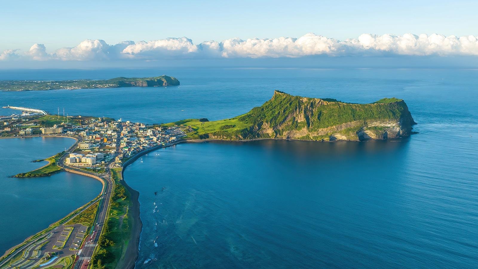 Jeju Travel Guide 2026: Best Things to Do, See & Eat